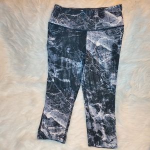NIKE Women's LEGENDARY ENGINEERED MARBLE TIGHT TRAINING CAPRIS